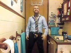Str8 nerd guy stroke in bathroom