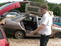 Geile Junge Teen Praktikantin wird vom Chef outdoor gefickt