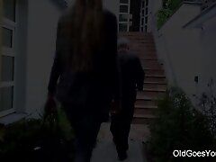 Old man bangs a sexy babe on the couch.