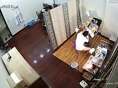 Hackers use the camera to remote monitoring of a lover's home life.615