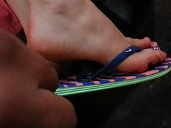 Cum shot on her feet in flipflops