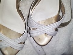 cum on shoes of not my sister,leche en sandalias