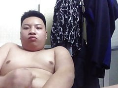 Fat guy masturebating