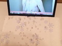 Eine schoene sexy Frau bespritzt