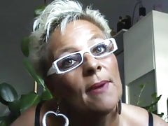 German mature milf showing hot to suck a dick