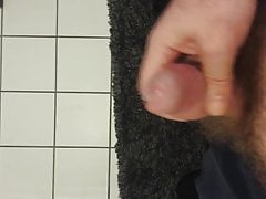 Spritzen am Morgen im Bad