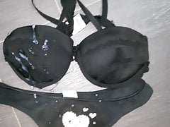 bh und string bespritzt