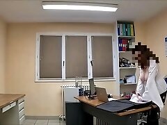 ma secretaire a forte poitrine aime l exhib