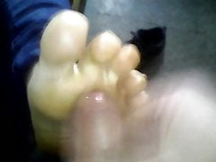 amateur uruguaian toejob soles cum on feet