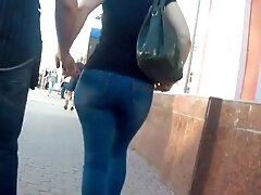 Big ass brunete in jeans